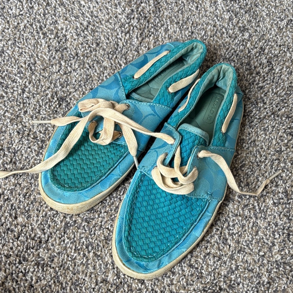 Coach blue Teal boat Shoes with Cream Laces